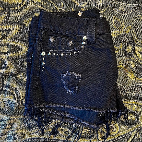 Price will go up to $80 after show ‼️Miss Me 26 NWT Black Jean Shorts - Picture 4 of 16